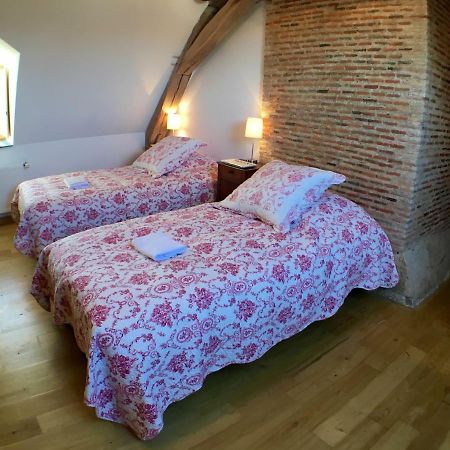 Le Presbytere Du Vigneau Menil Экстерьер фото