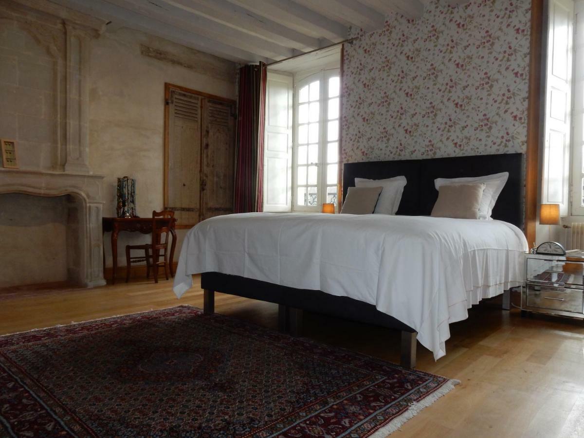 Le Presbytere Du Vigneau Menil Экстерьер фото