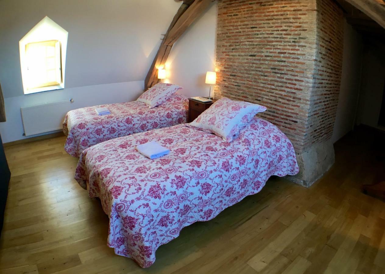Le Presbytere Du Vigneau Menil Экстерьер фото