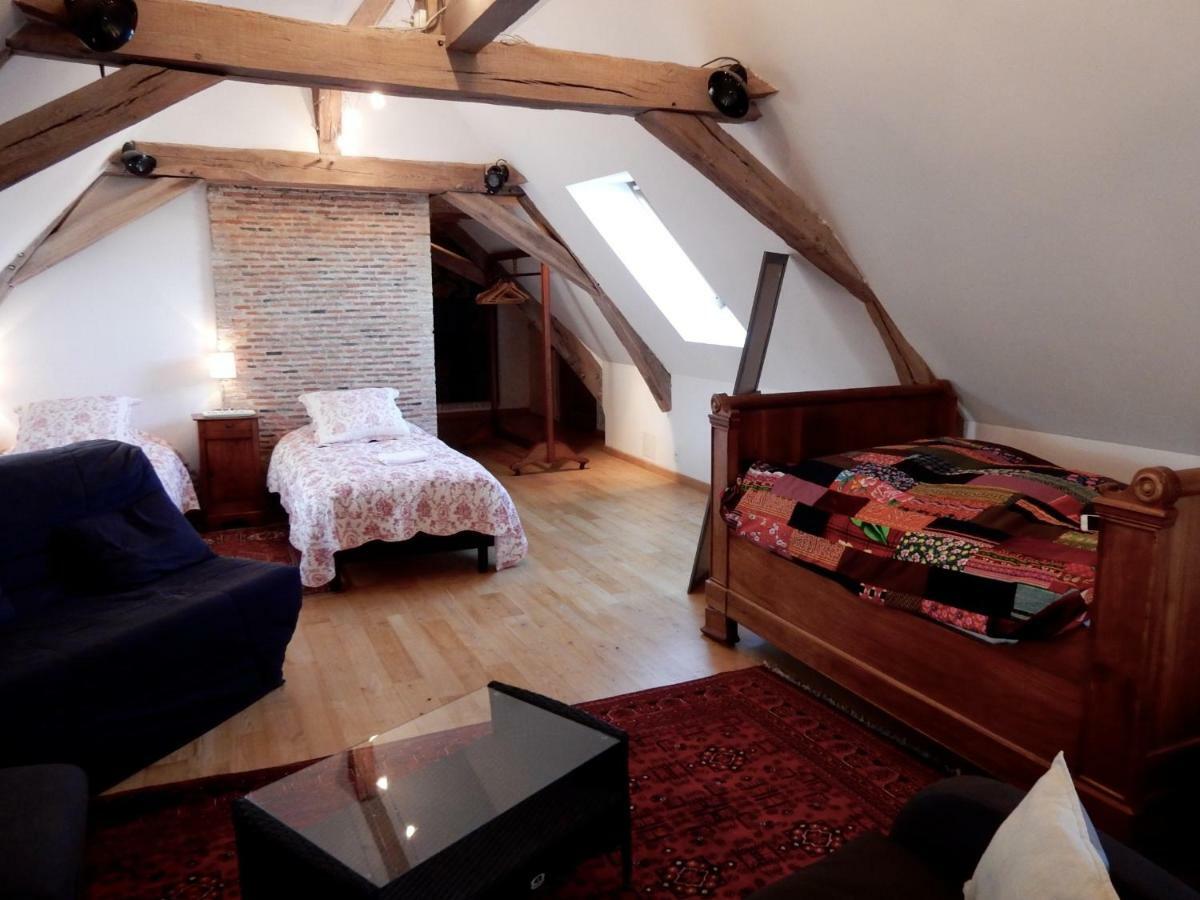 Le Presbytere Du Vigneau Menil Экстерьер фото